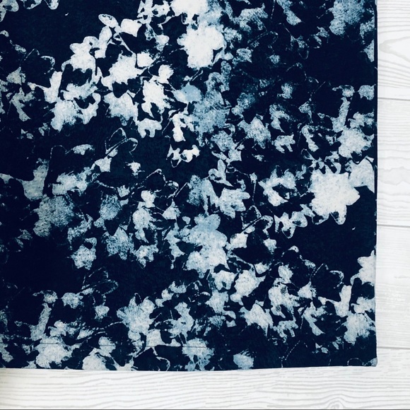 Vince Camuto Pencil Skirt - Picture 2 of 6